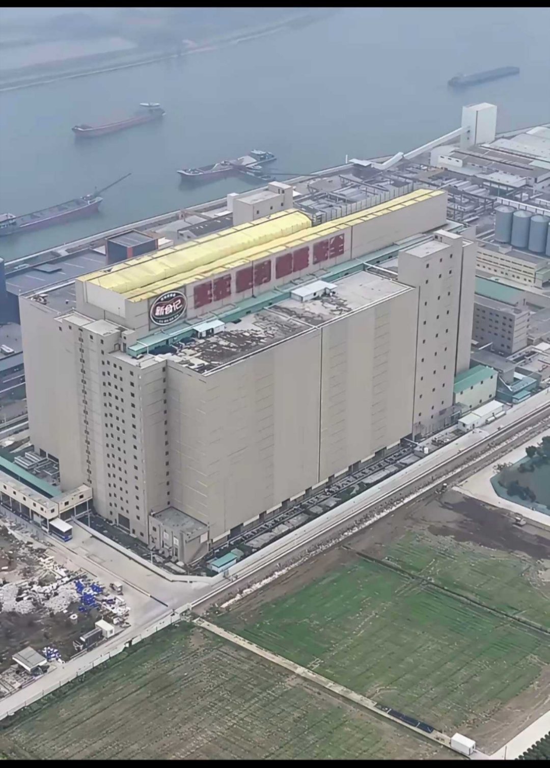 这里养了一个省需要的猪，每天要拌多少猪食才够？