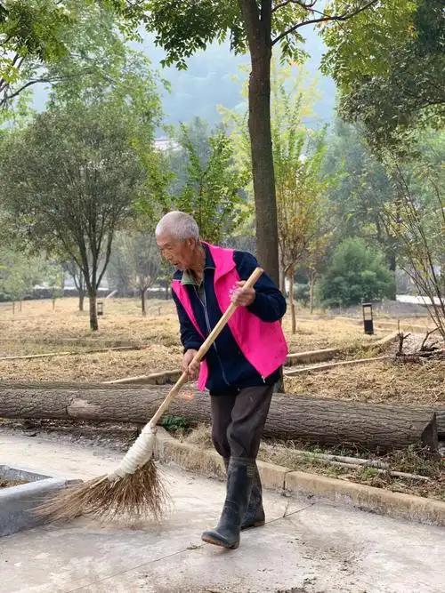昨天碰见一位故人，吓了我一大跳！
20年前，他还是一个小伙子，现在看上去像年过古
