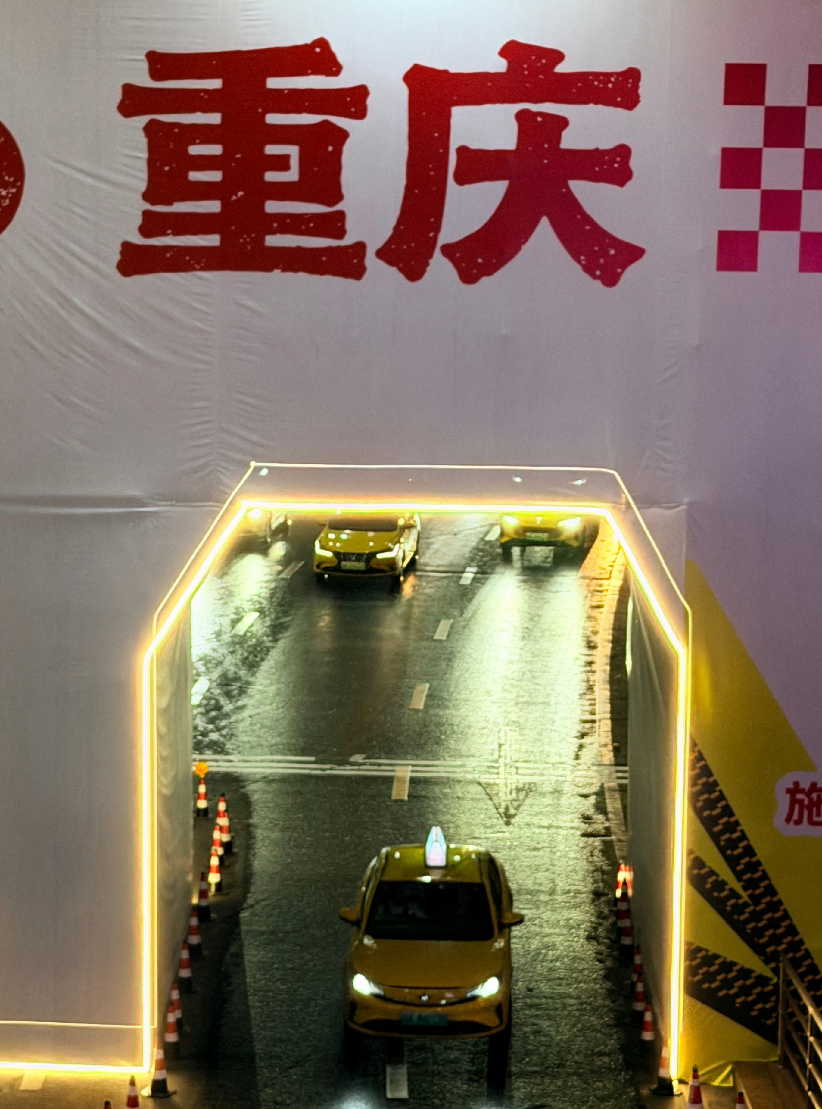 这真拍出了重庆魔幻的感觉 