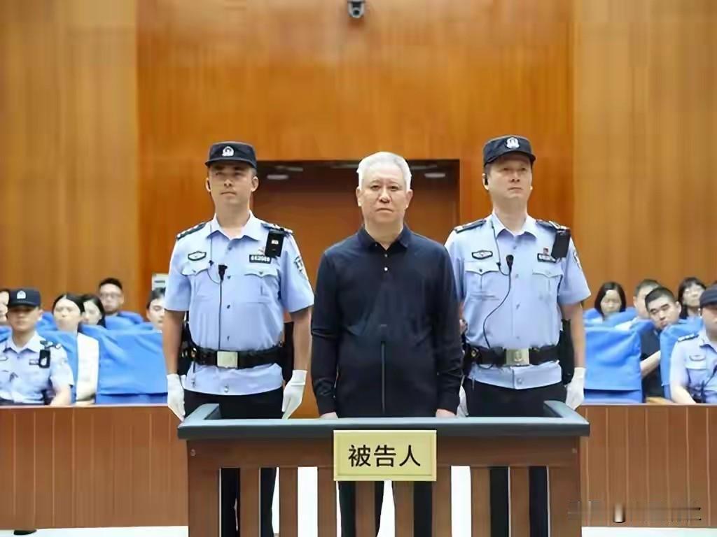 高学历也挡不住走歪路！许家印两子双双获判引人深思
 
       豪门后代，一
