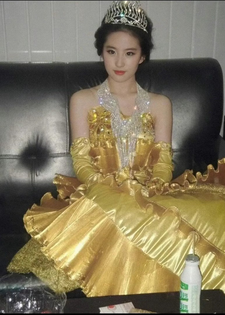 刷到刘亦菲这个金鹰女神图，好漂亮，闪闪发光的19岁 