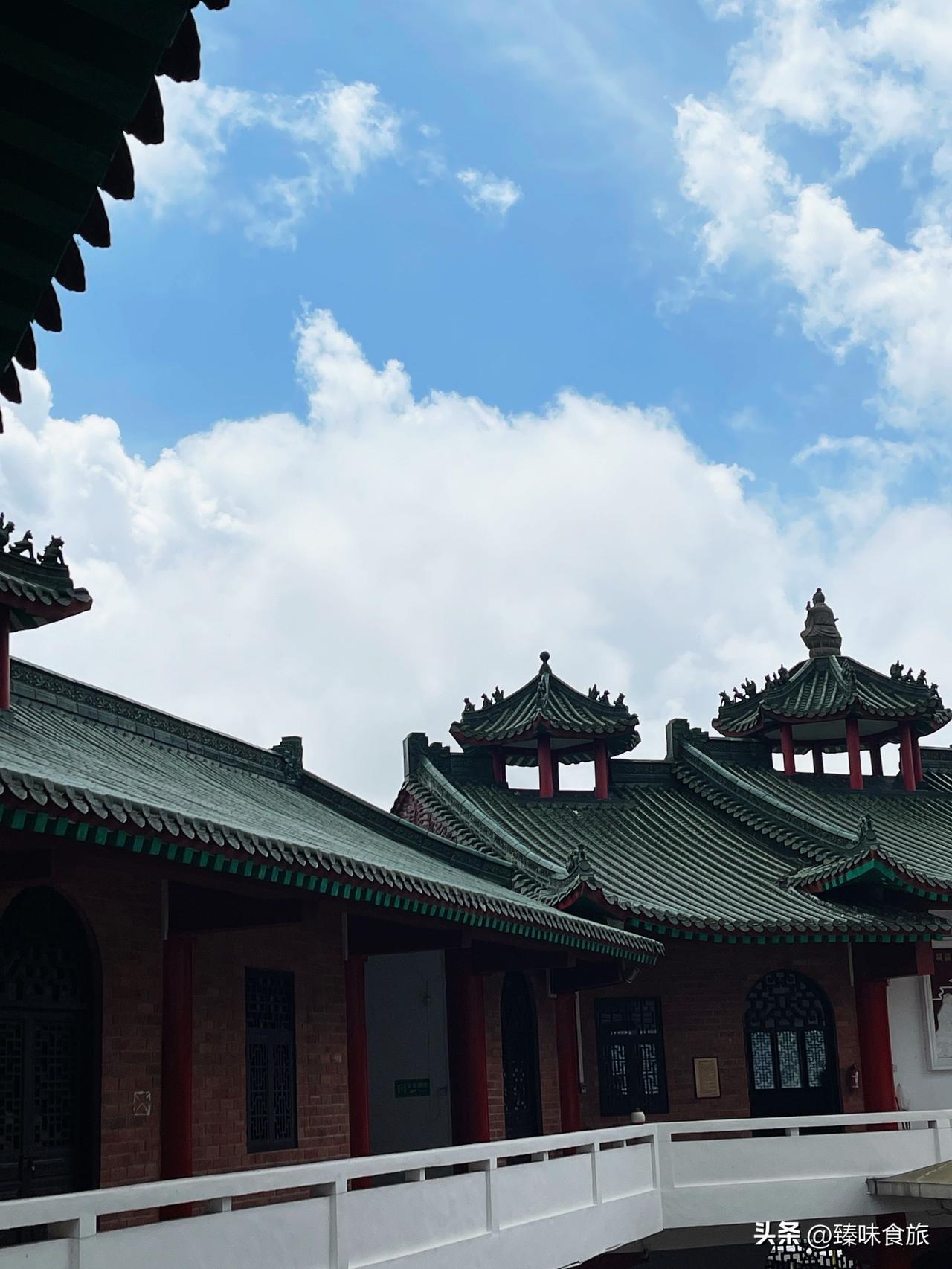 今天过得很充实，早上美妞说要带辣条给爷爷，我临时决定去趟天坛公园；午餐在家楼下吃