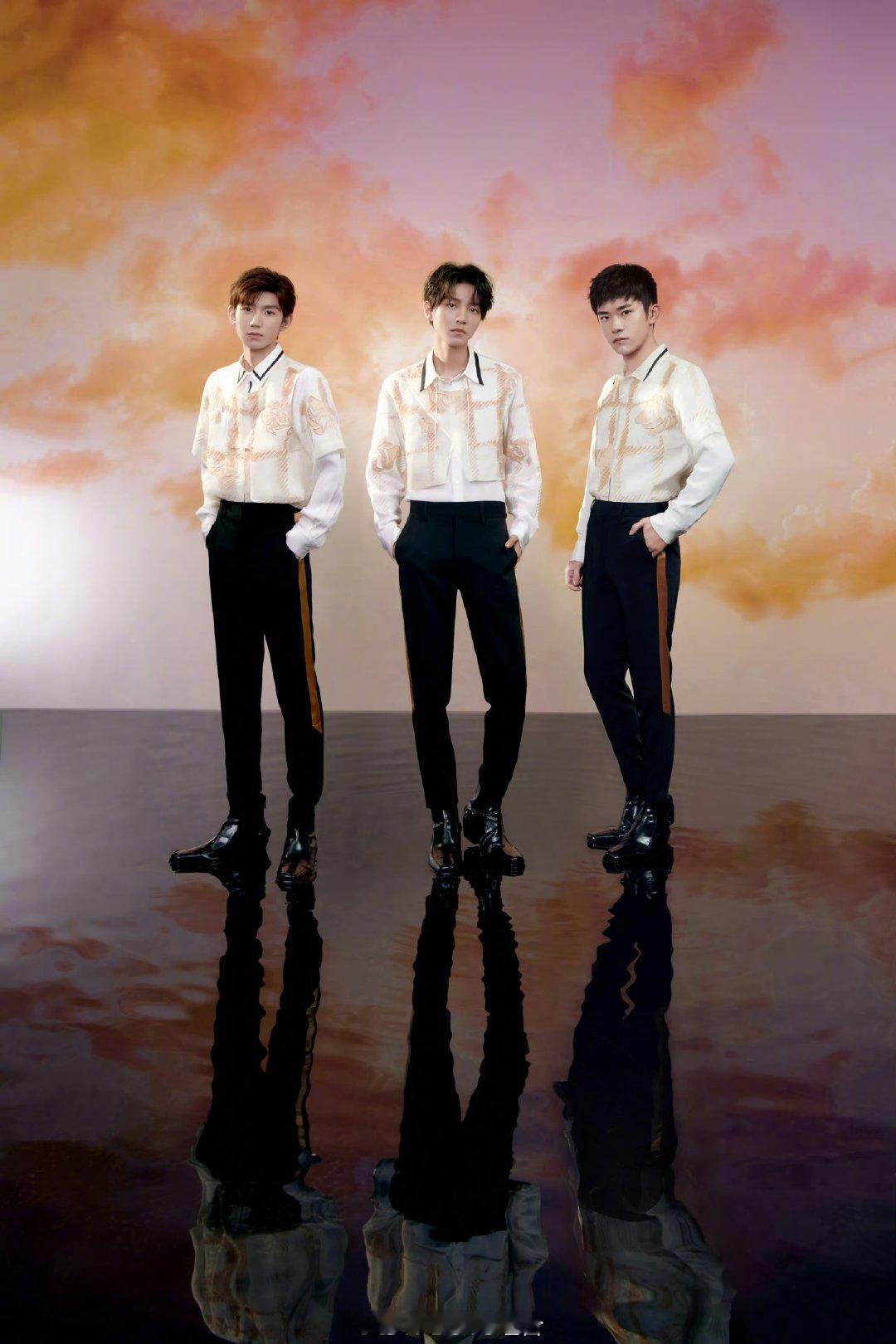 TFBOYS换置顶TFBOYS真的很爱王俊凯王源易烊千玺TFBOYS换置顶、出道