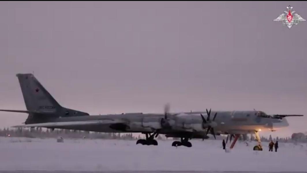 俄轰炸机逼近英国 北约紧急拦截

俄罗斯战略轰炸机直扑英国，北约战机火速升空应对