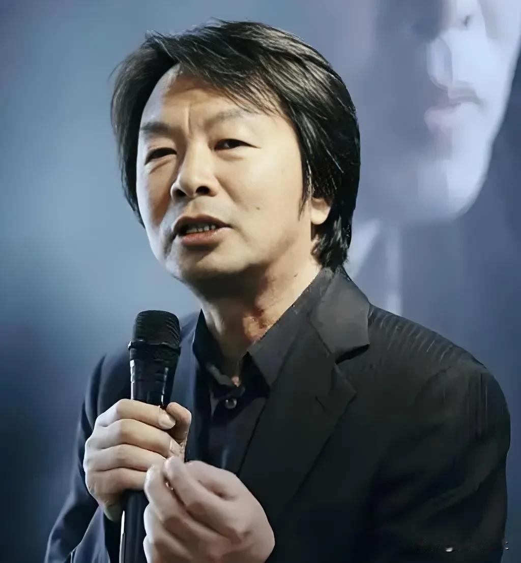 刘震云说，女人出轨，那个男的一定说过一句让她动心的话，接着才会跟他去开房。其实我