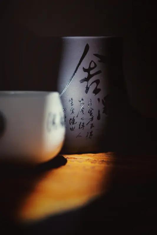 做事随缘究竟好不好，我认为需辩证看待。
世人常常为得失所困，得到便欢喜，失去就悲
