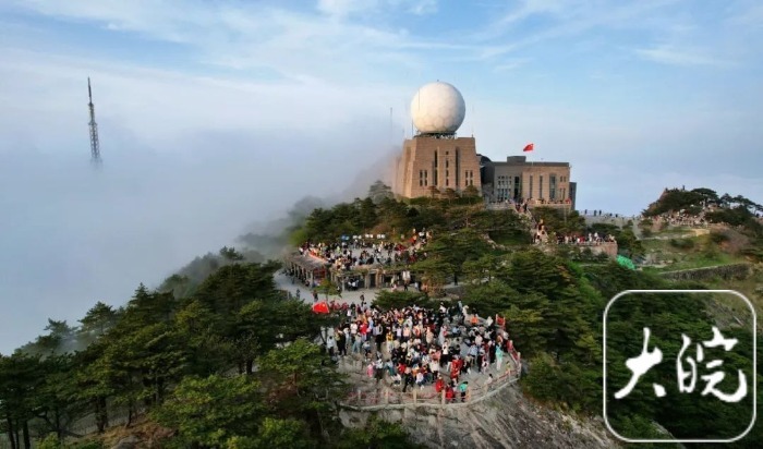 【14.7万人！#黄山景区五一假期游客量创新高#：同比增长13.7%】#数据看五