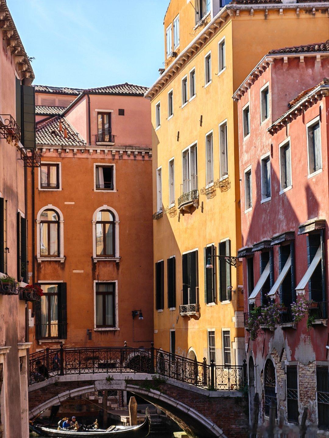 威尼斯的物价确实不允许我待太久…一张披萨比米兰贵一倍… 