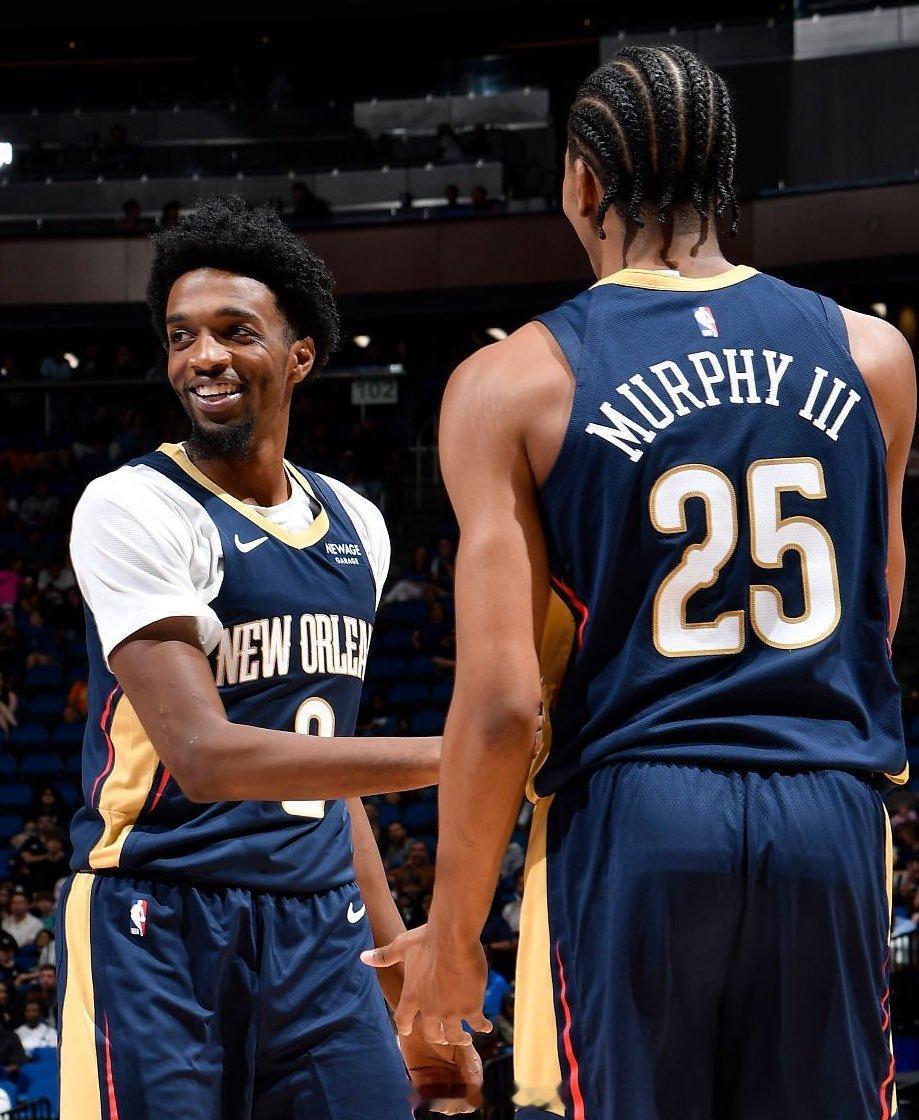 Marc Stein：鹈鹕队愿意交易赫伯·琼斯或特雷·墨菲三世，前提是能得到类似