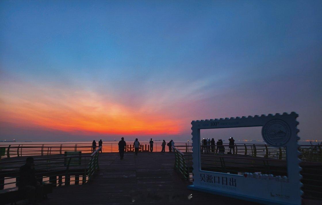 喝了五杯咖啡等来的日出🌅假期的尾巴疯狂一下日落和日出都没错过，开心😁随手拍国