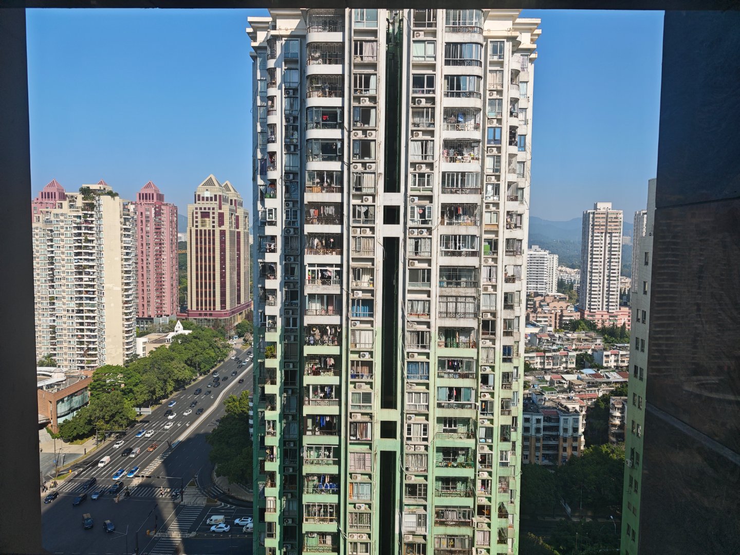 实话说油车最好一点就是情绪价值很高，比如油车开80，就像是电车开140一样，工况