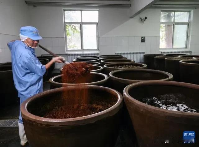 为什么酱咸菜明明原料遍地都是，旧时的老百姓却不靠它致富？这事乍看极不合常理，萝卜