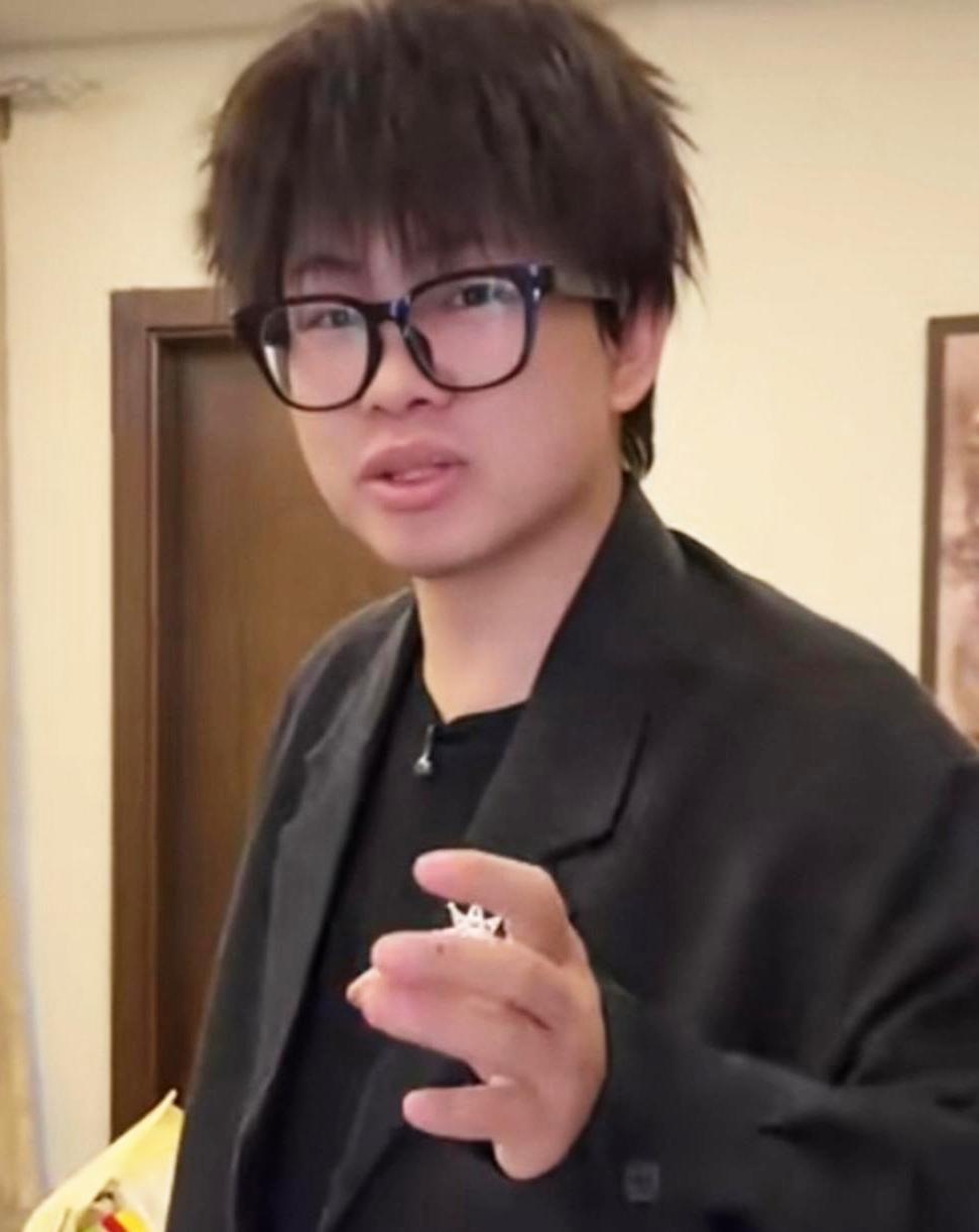 子安终于见生母！当年狠心抛下，如今被全家当贵宾招待。
子安更新视频，如今的他早已