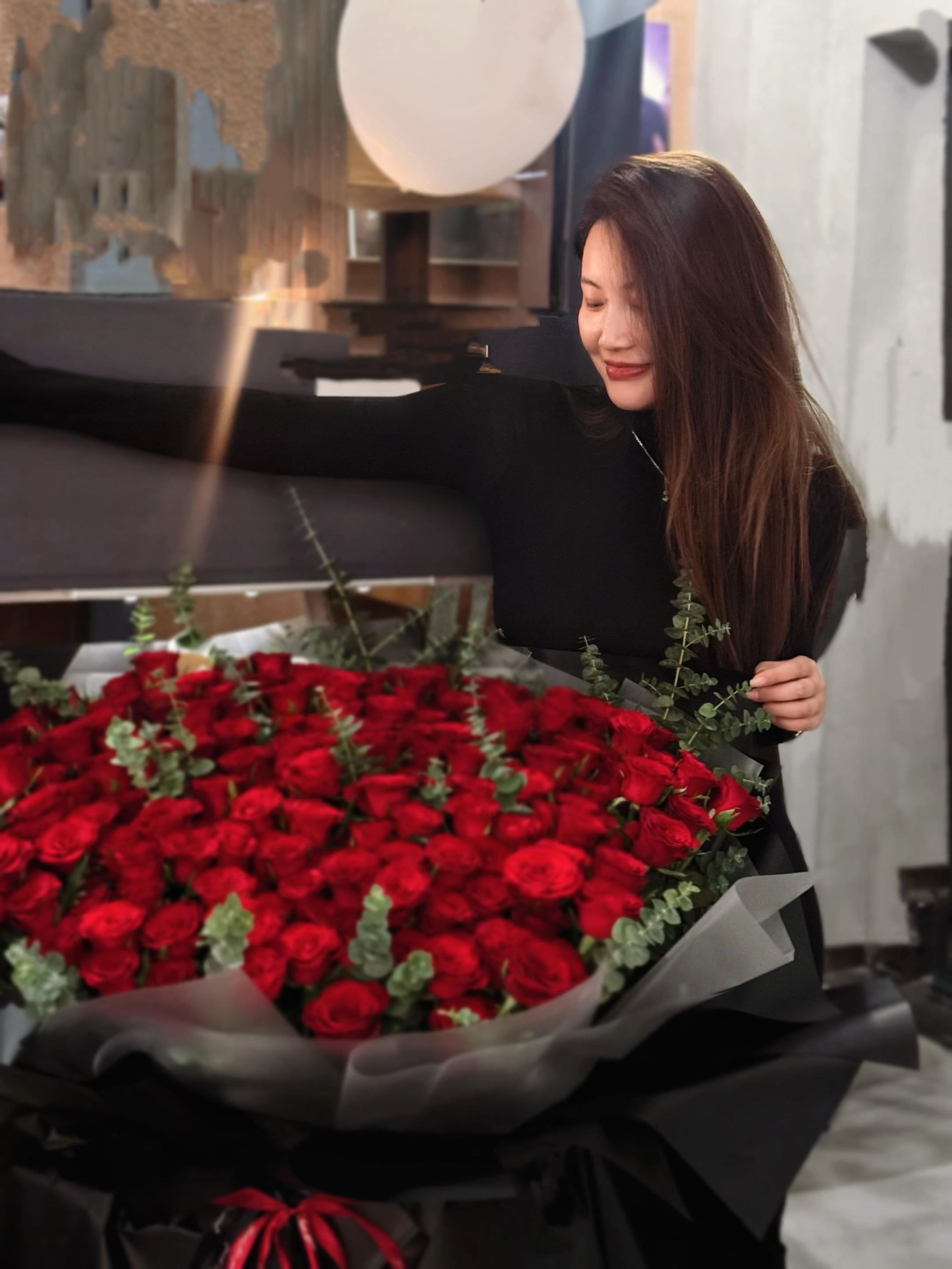 春会来，事会顺～人会好。花会开～