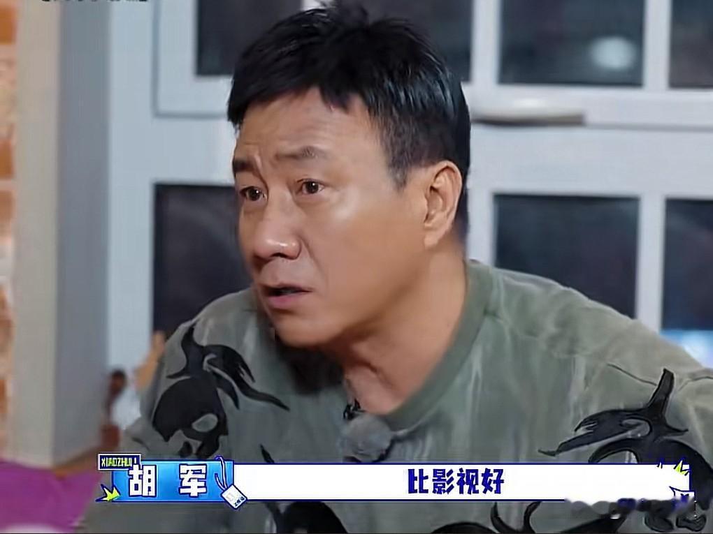 万妮达说“今年的演唱市场跟去年比其实砍了一半。”胡军好奇的问“今年的演出市场不是