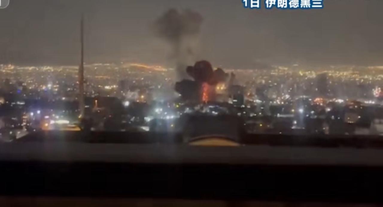 中东局势急剧恶化，美以对伊朗发动持续空袭，德黑兰等城市火光冲天、建筑坍塌，已造成