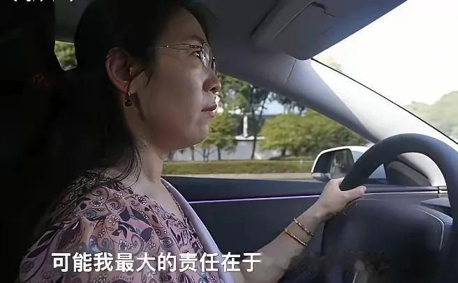朱女士的人生观多少是有点幼稚的，竟然觉得结婚了，就可以用妻子的身份，原配的身份，