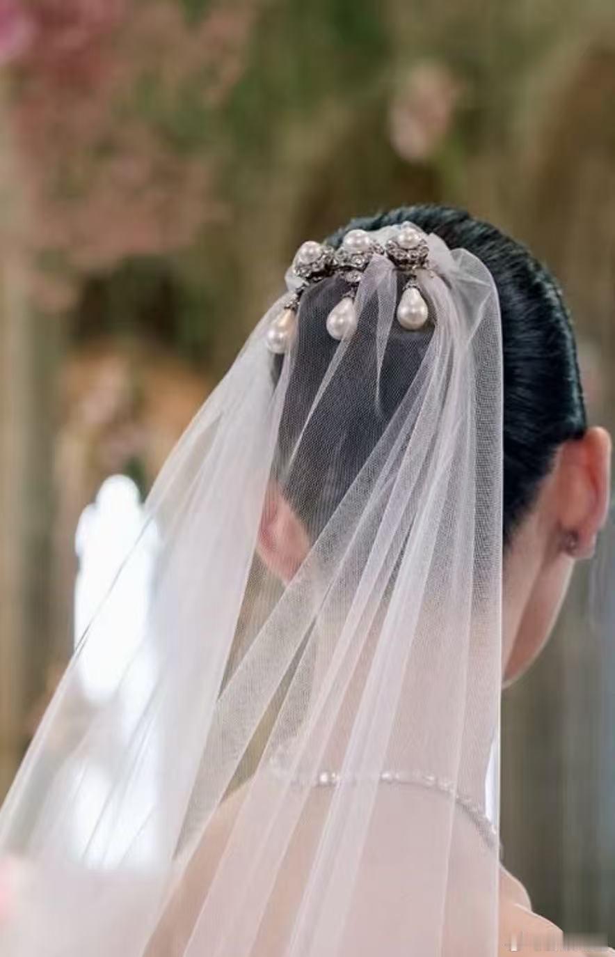 奚梦瑶戴了婆婆的发夹奚梦瑶戴了婆婆的珍珠发夹！奚梦瑶戴了婆婆的珍珠发夹