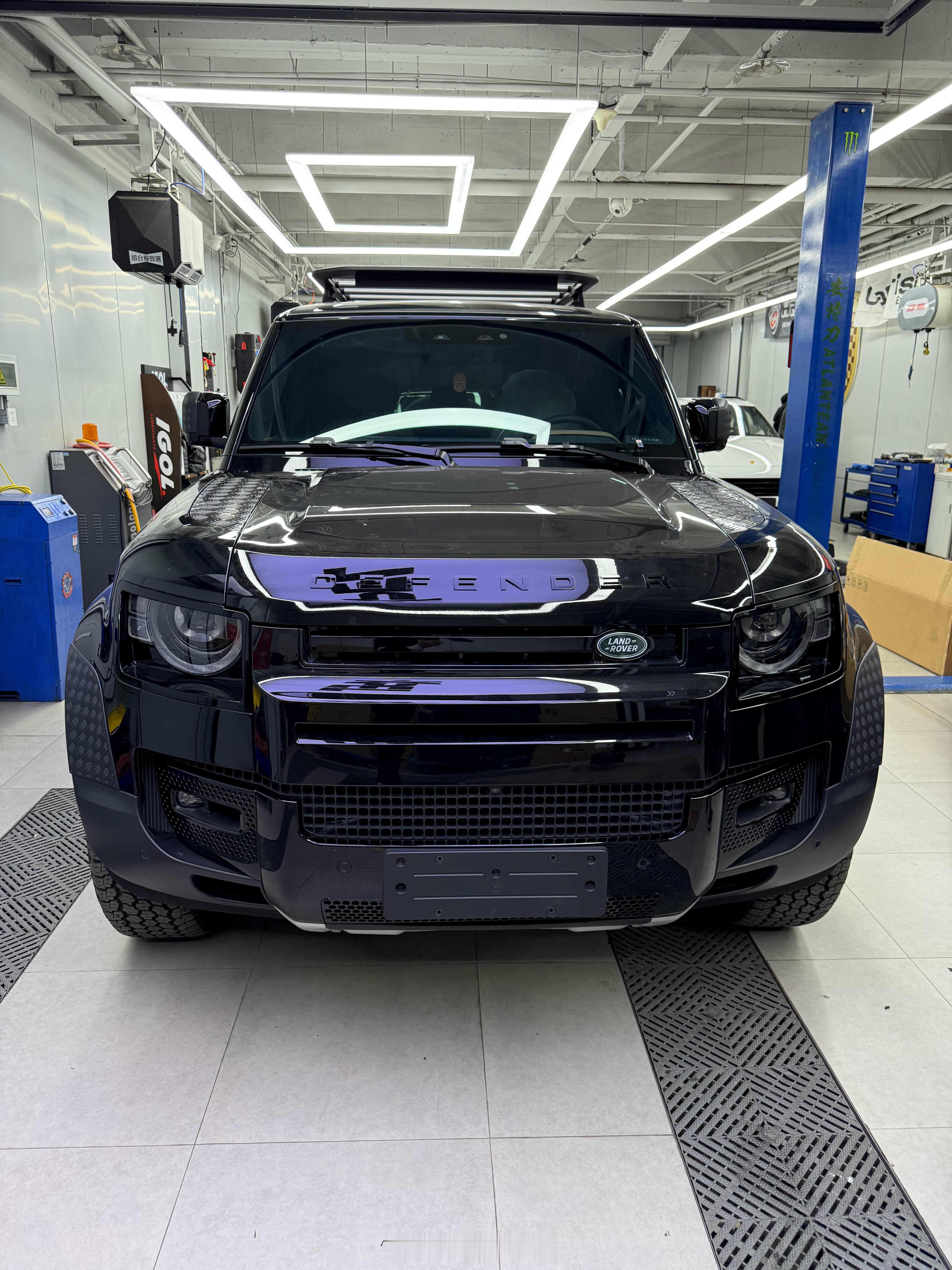 路虎卫士前后杠更换黑色套件！ 北京