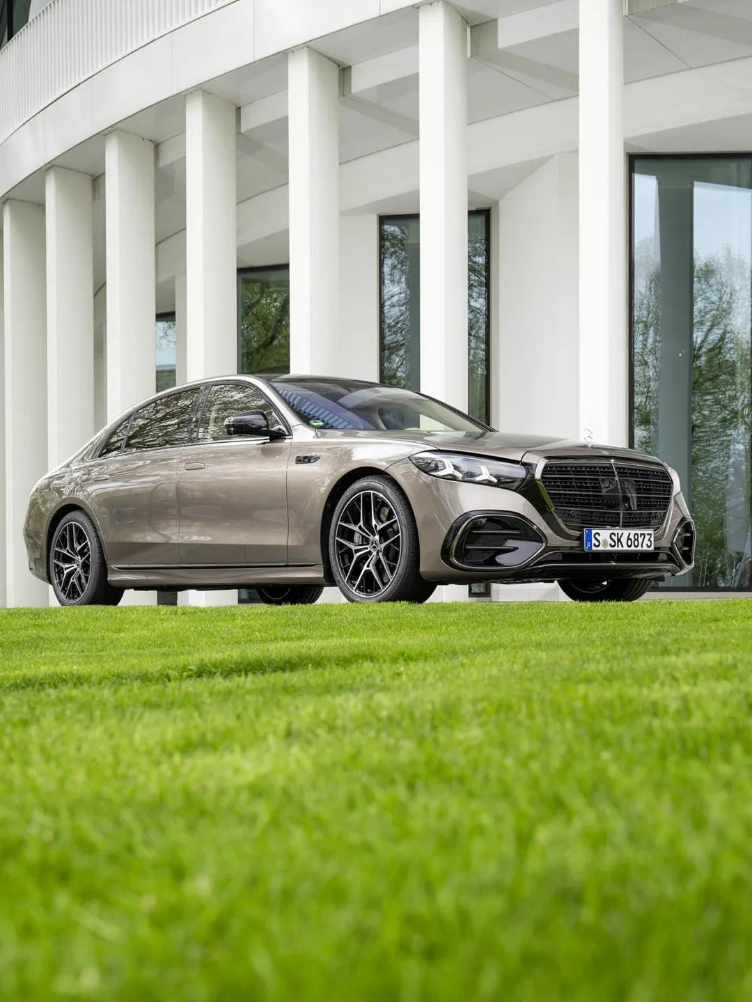 最近，梅赛德斯-奔驰面向全球市场推出2027款S 500 4MATIC W223