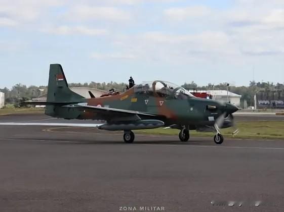 🇵🇾 巴拉圭空军A-29“超级巨嘴鸟”攻击机首次在巴西边境拦截可疑飞机

作