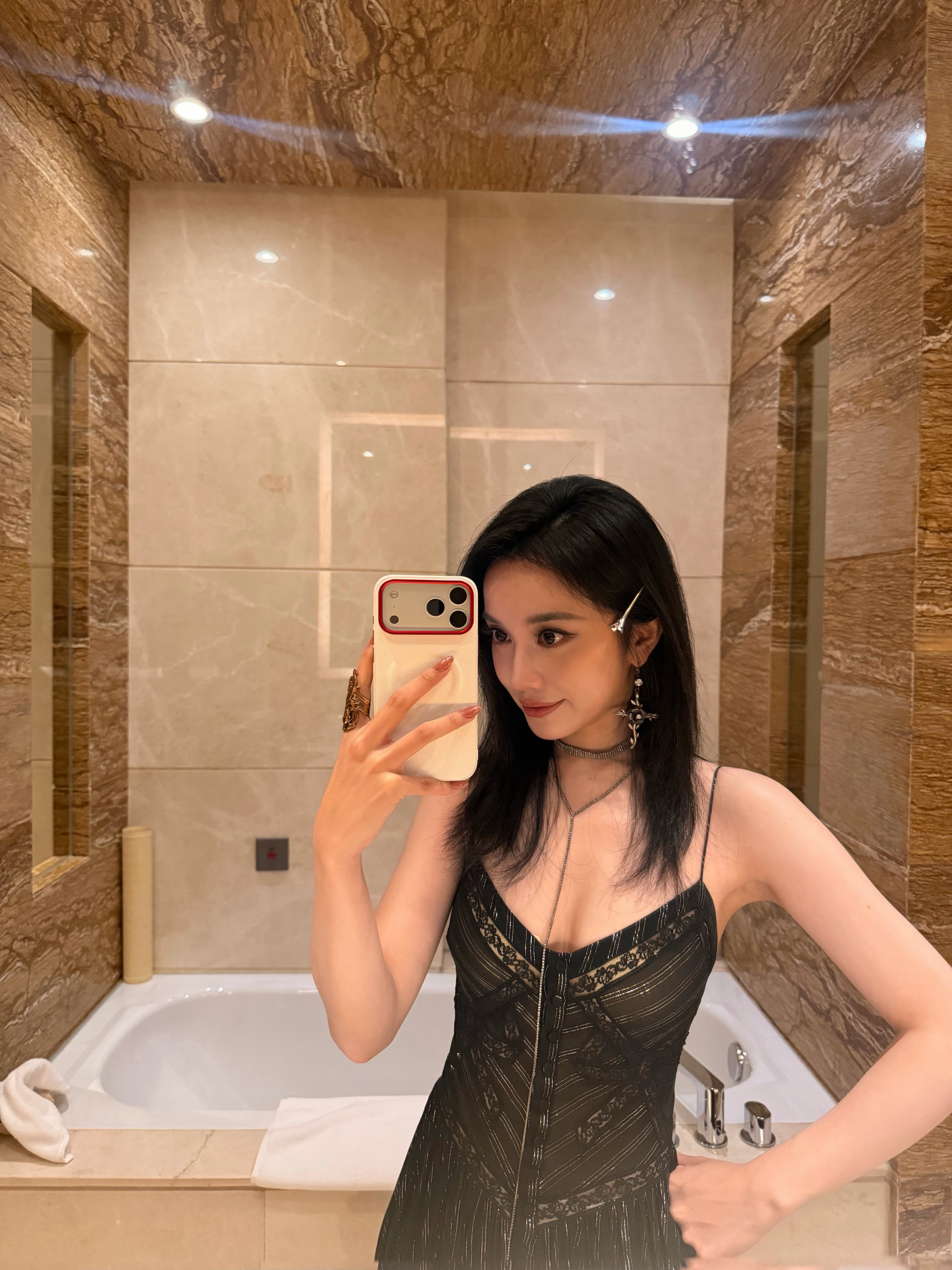 潘达夜间模式 这是我能接受最浓的妆了。