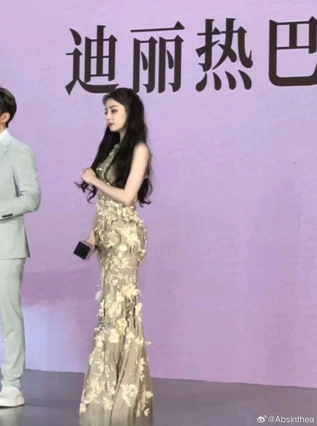 细长的迪丽热巴好美的宝贝 