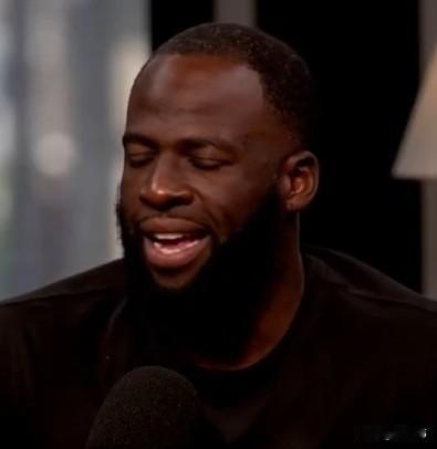追梦格林谈裁判：

“不管裁判是否承认，反正我在NBA打了这么久，我知道，裁判会