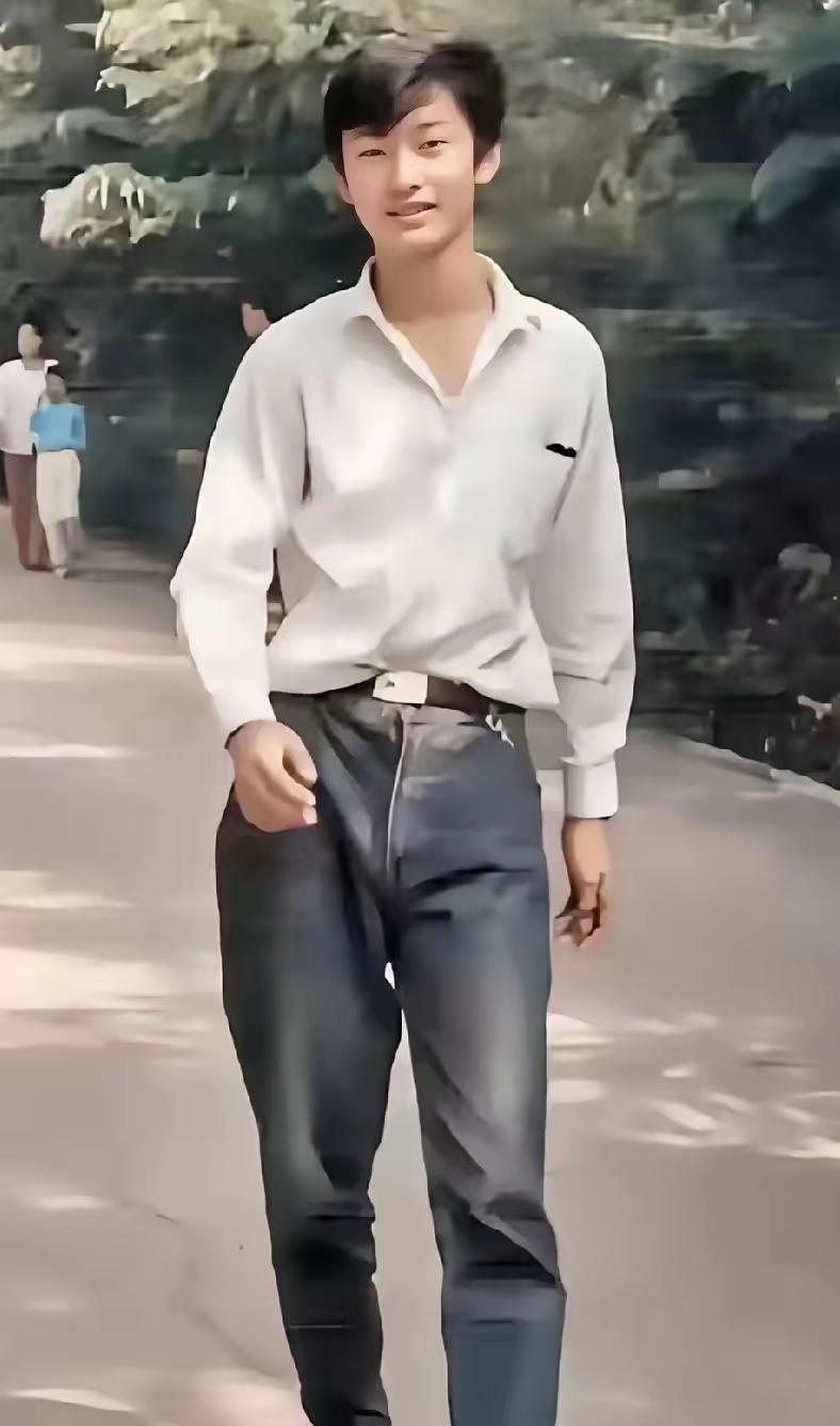 谁能想到啊！当年走在路上的普通帅小伙刘宇宁，现在居然火得一塌糊涂，成了家喻户晓的