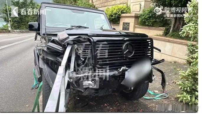 11月11日中午12时04分，知名导演陈可辛出车祸了。当时他开着越野车沿香港香岛