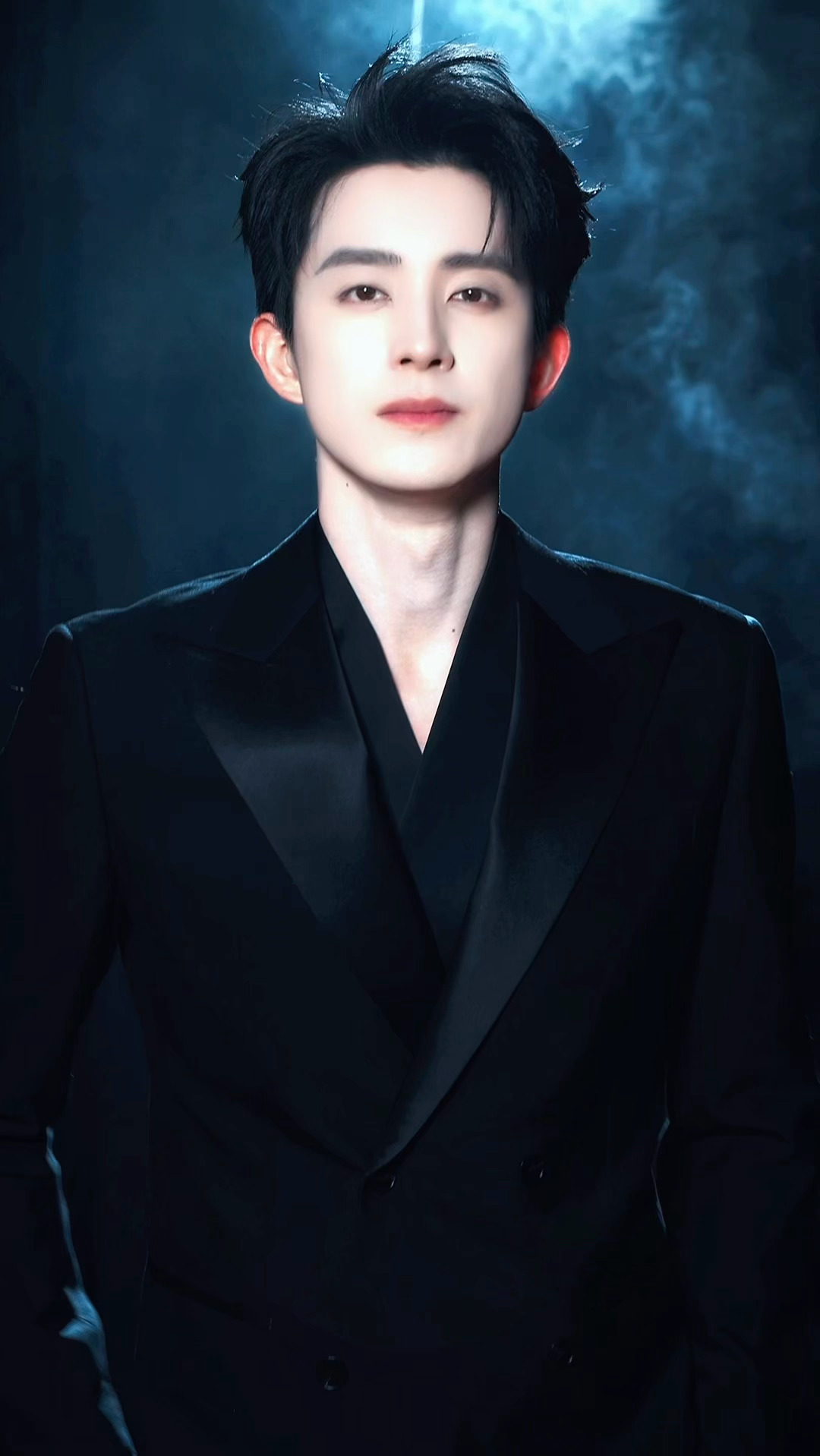 好想哭吧敖瑞鹏帅成这样 喉结旁边的痣清晰的好勾人敖瑞鹏