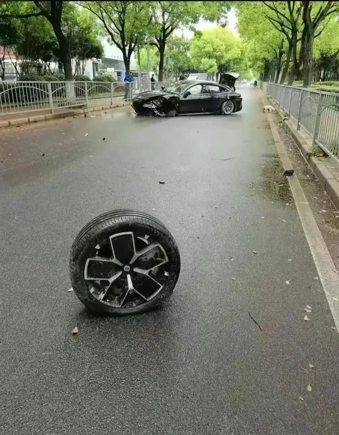 叛逆期的轮子
赌气离家出走
中间的标志是IW，这是什么牌子？