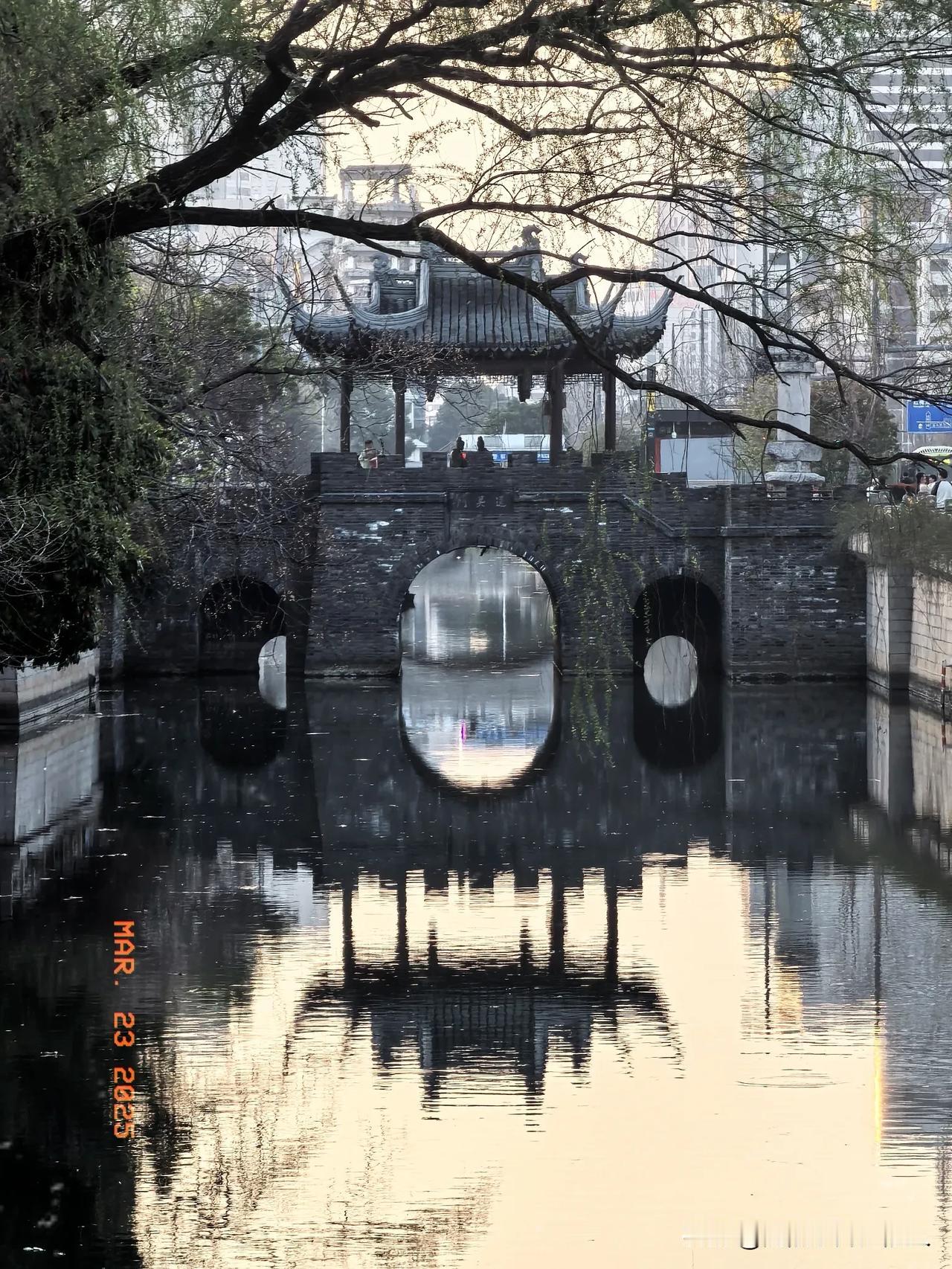 春秋运河上的通吴门
春秋运河有二千五年为历史，春秋时，伍子胥主持挖掘，从苏州的望