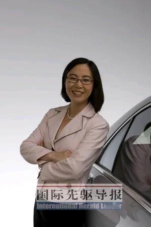 李国庆还算年轻那会和张丹红有点夫妻相，两人看起来都是干练之人。有缘千里来相会，这