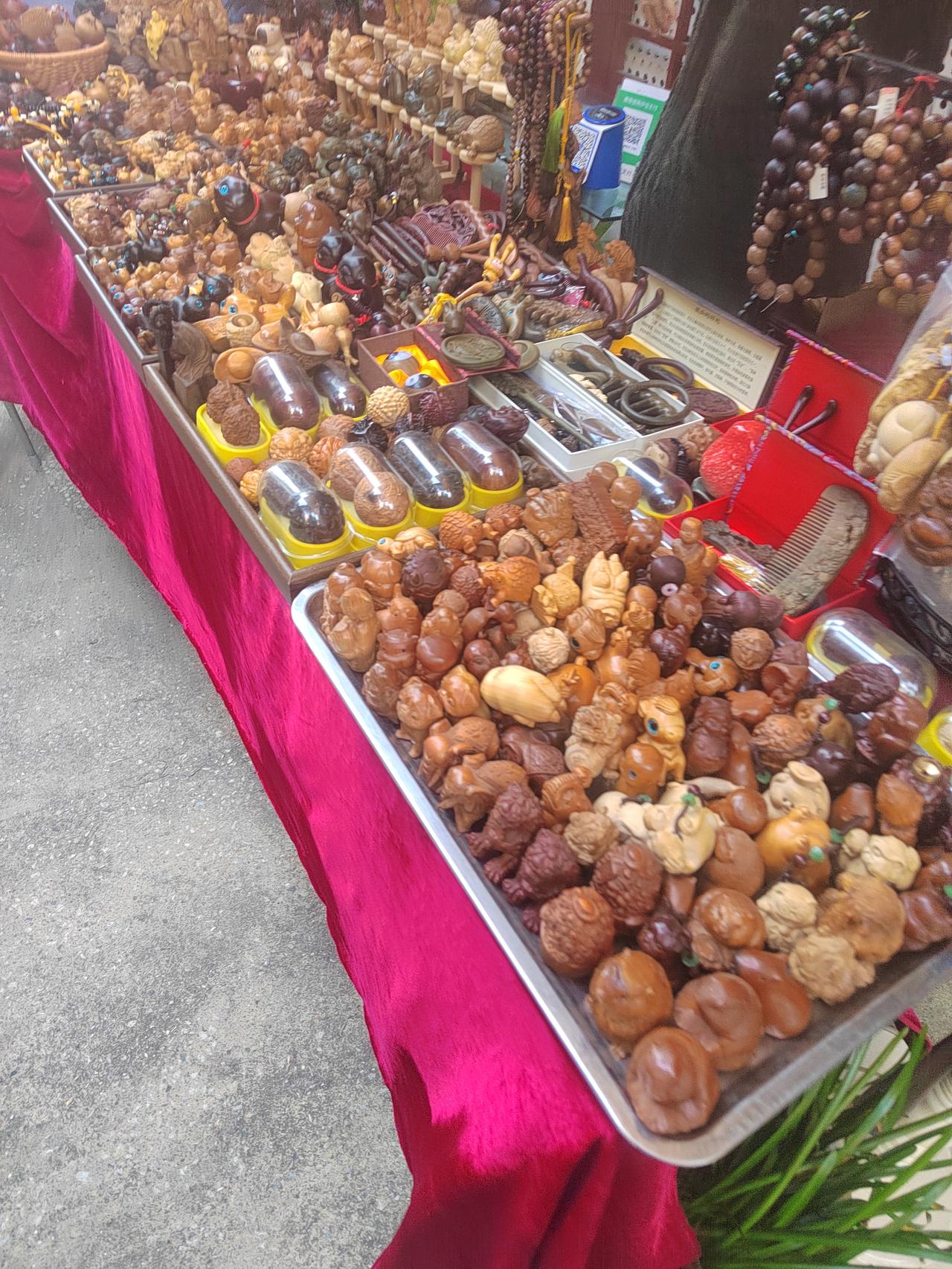 晒图笔记大赛每次来到这种集市，我觉得还是到批发城里面买吧，这里的价格贵。