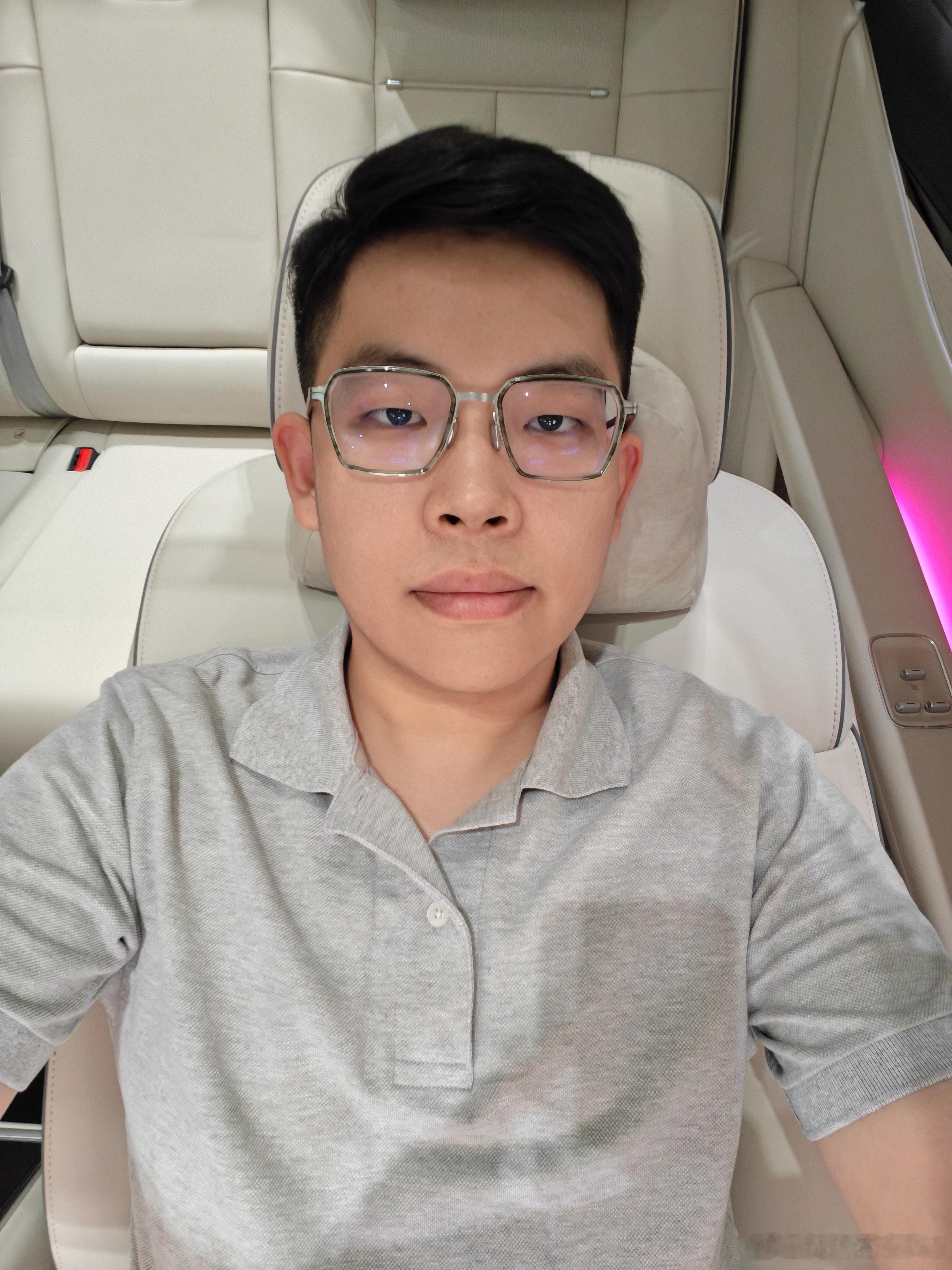 发现堵车时候的心态与开什么车也有很大关系，开了一段时间搭载的车子，上班通勤遇到堵
