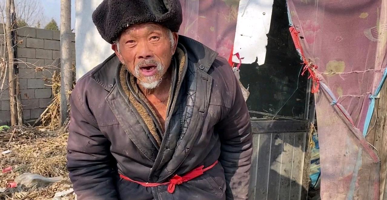 男子的叔叔无儿无女，在临终时，却给了三个侄儿每人5000元。到了清明节，男子便带