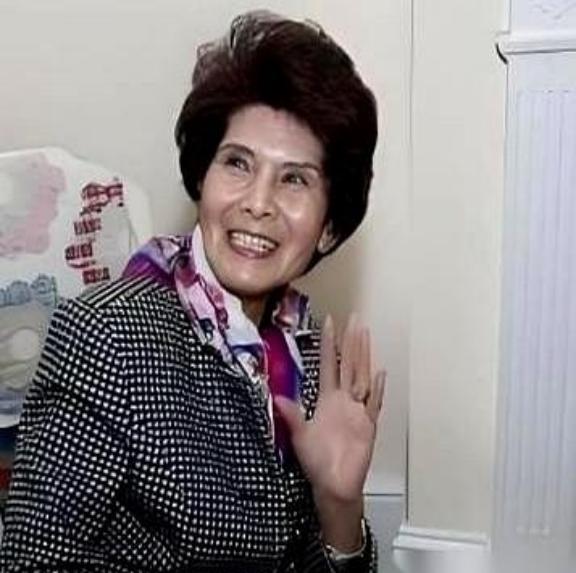 她嫁的第一个男人，是日本特务，抗战胜利后，她嫁的第二个人，是中共地下党，好巧不巧
