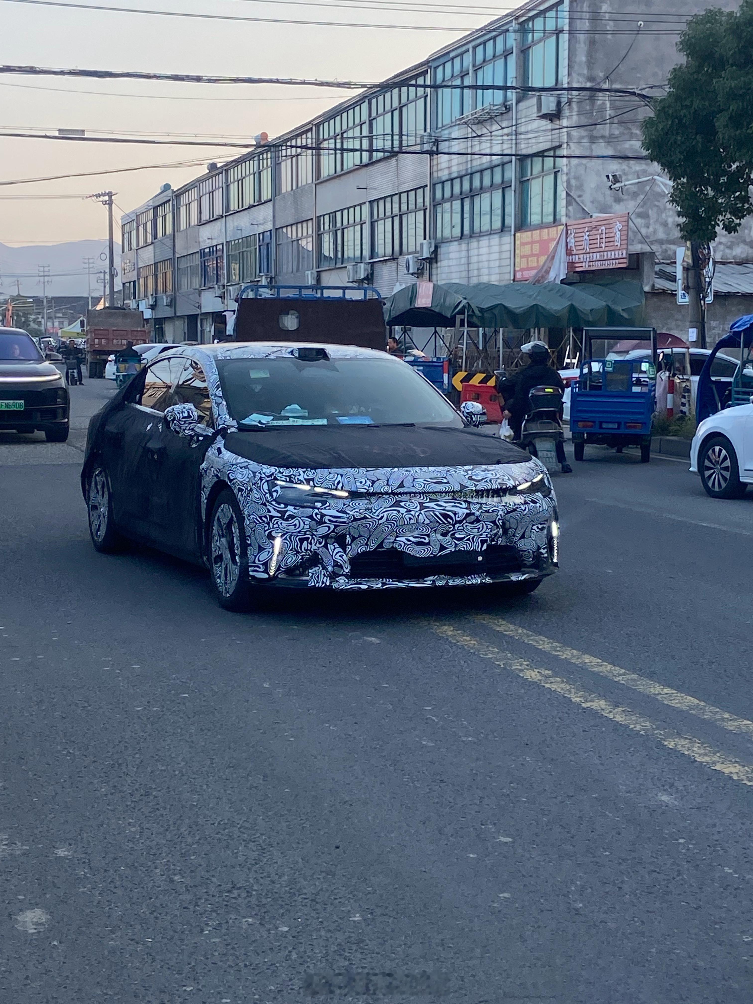 厉害的网友发来疑似 Smart 6 （精灵6号）在路试中。 