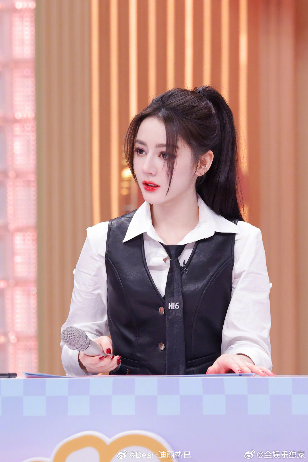 张俪告白迪丽热巴先嗑到张俪迪丽热巴了你好星期六被女生之间的温柔戳中泪点！俪姐真的