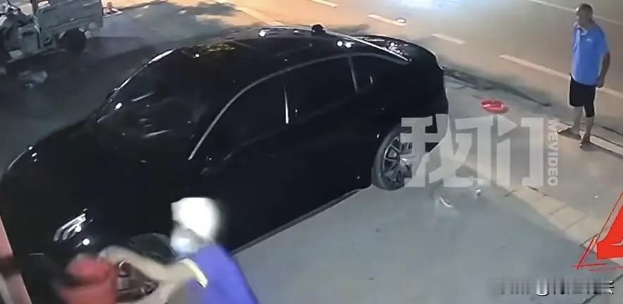 河南南阳，石某的岳母被人打伤，对方不愿意赔医药费，被起诉关了1年。对方父母迁怒石