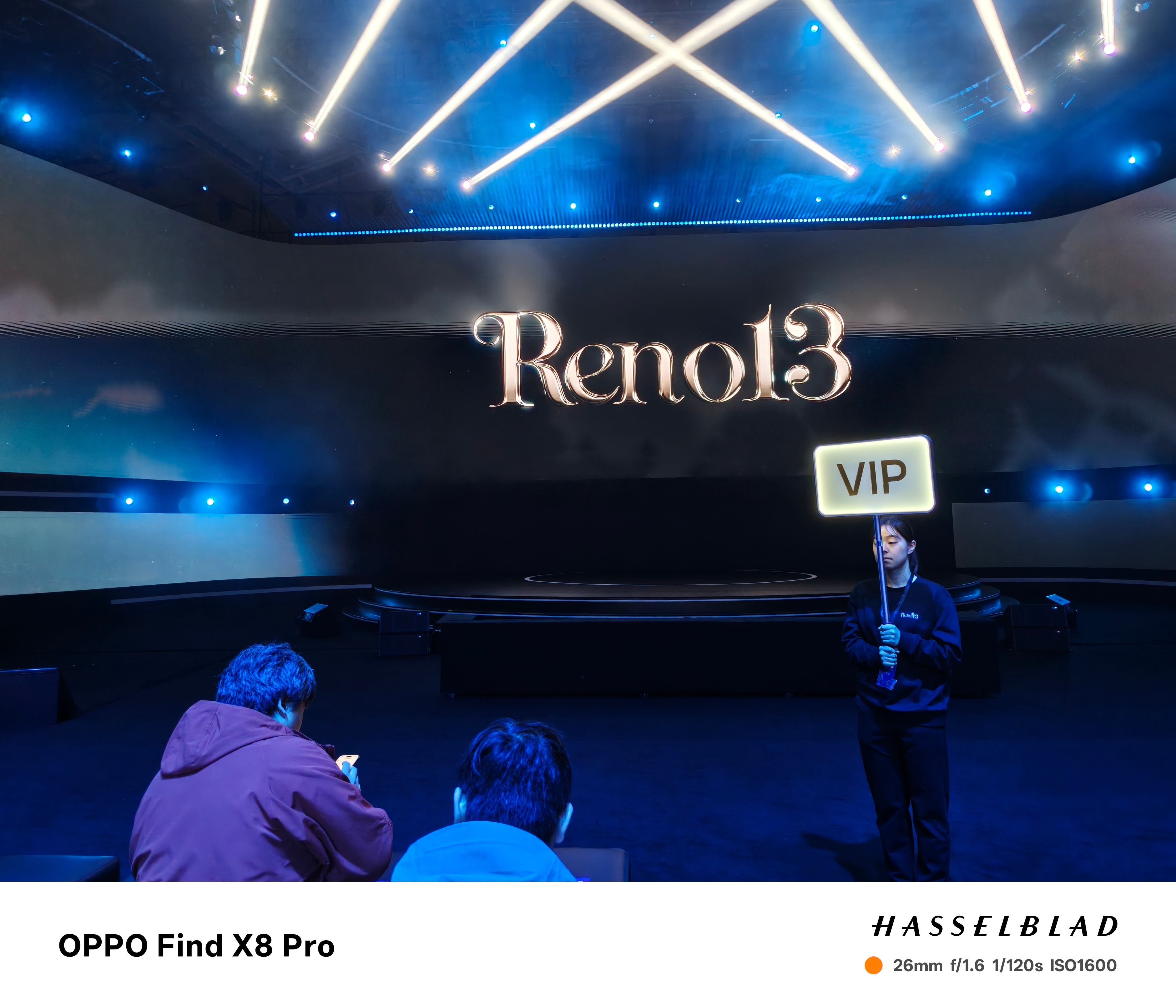 [舔屏] 来参加 OPPO Reno13 系列发布会了。现场今儿有 OPPO 美