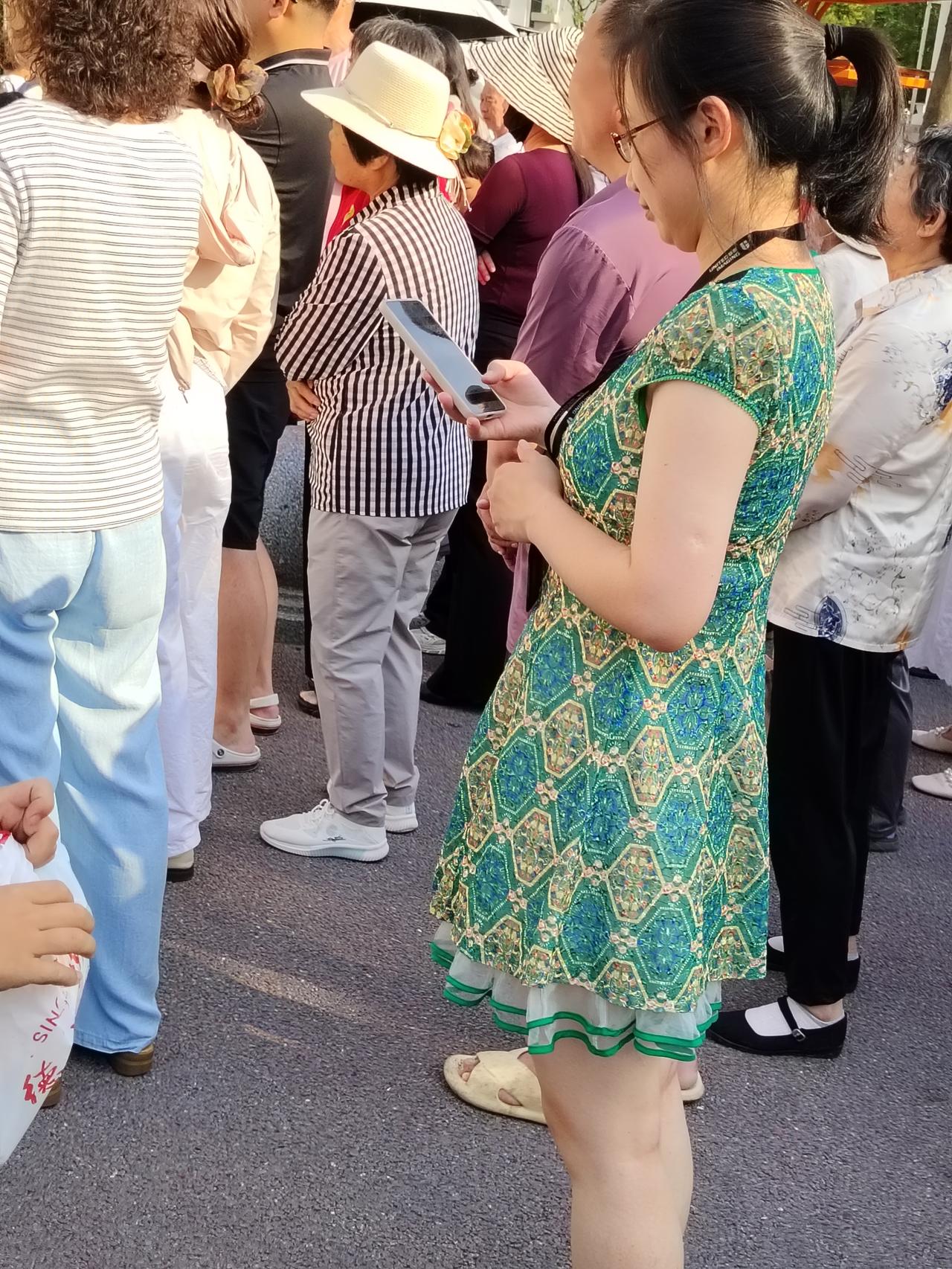 信息时代，人们越来越离不开手机了！