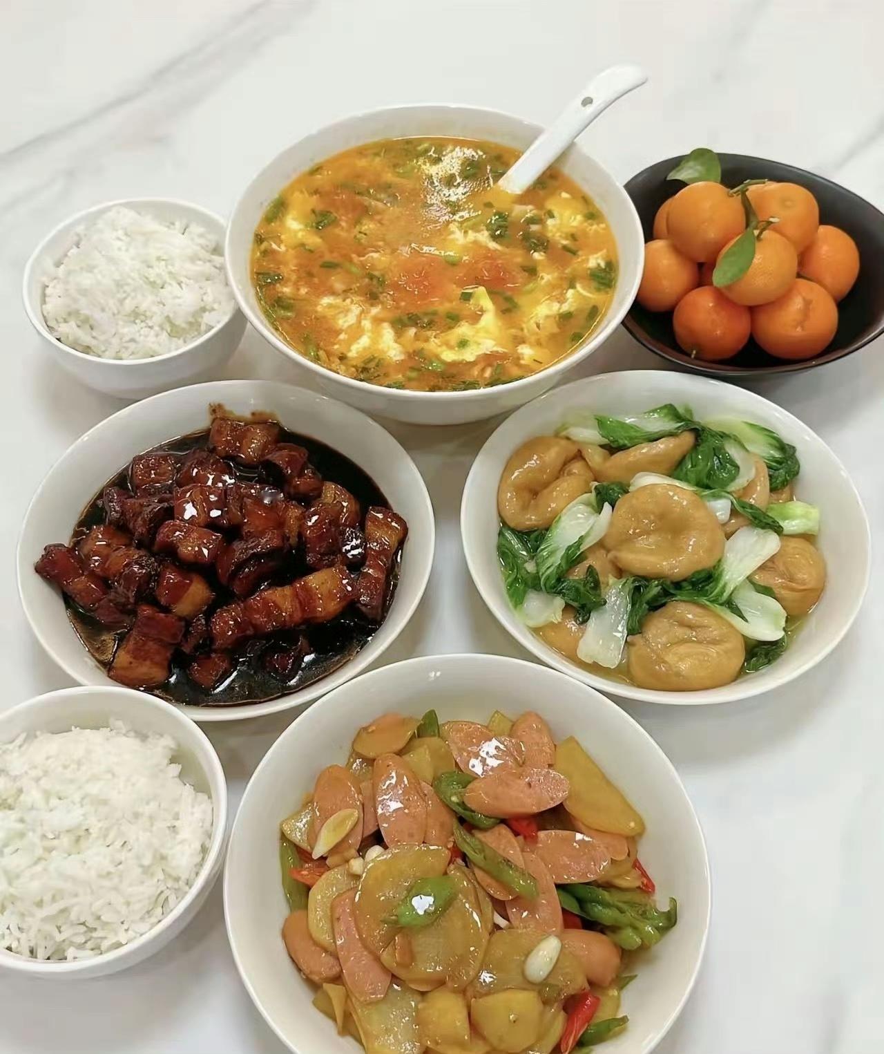 网友说自己挨了婆婆一顿数落，她说我红烧肉老抽放多了，你们评评，是真的多了吗？ ​