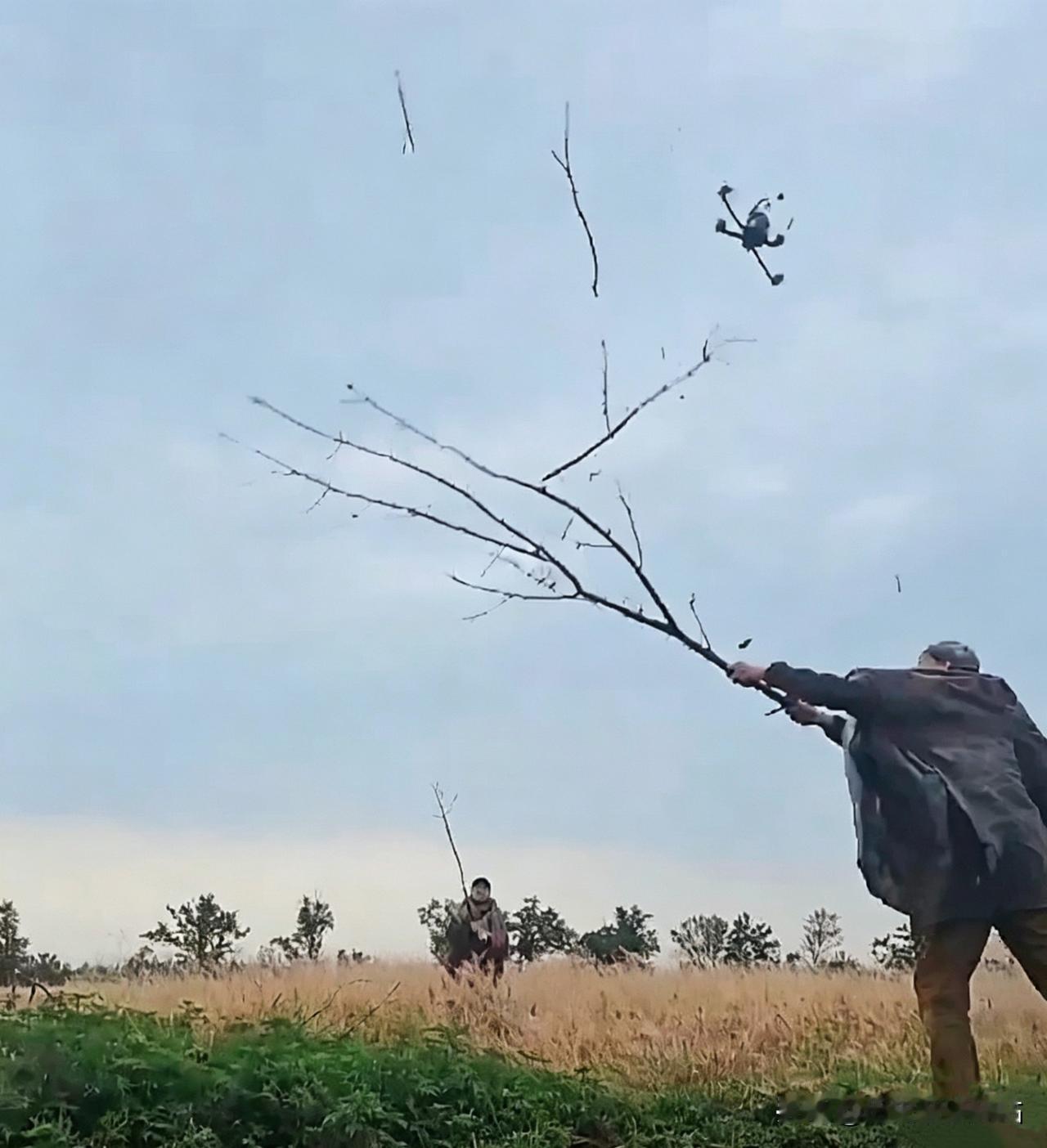 替可怜的步兵“摸着良心”说几句：你们的战场价值，正在被无人机瓦解！

但这不是他