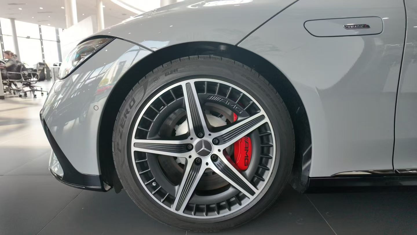 奔驰AMG EQE 53，现在的价格是3字打头，相当于4折在出了…好歹是AMG，