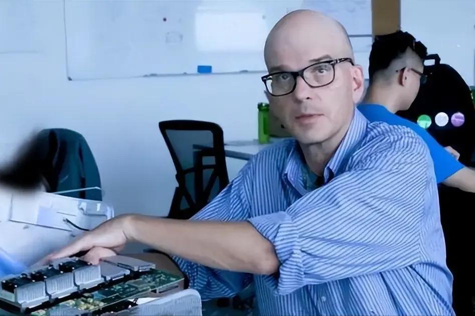 “美国不需要你，有本事你去中国啊！”2016年，一名美国专家被美国军方排挤，他一