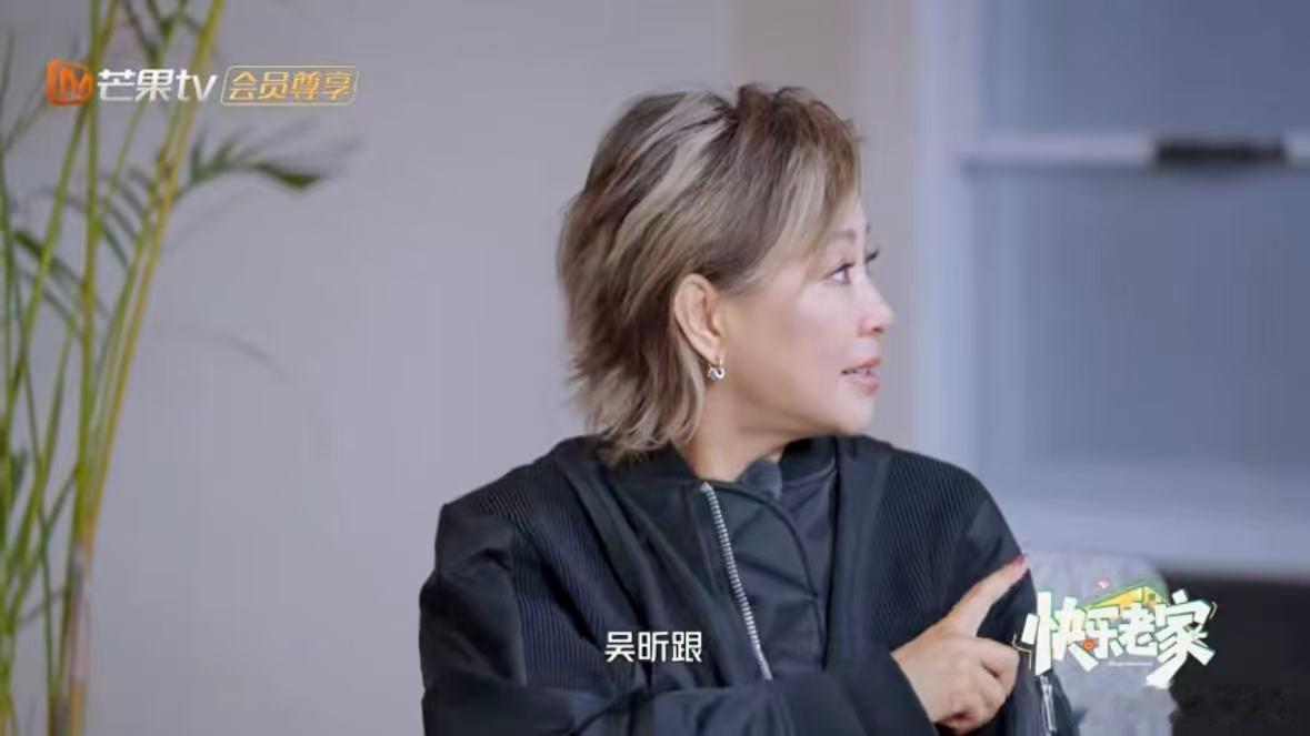 李静健忘症严重到忘记维嘉 建议节目组把这段单剪出来循环播放给维嘉看。静姐的健忘症