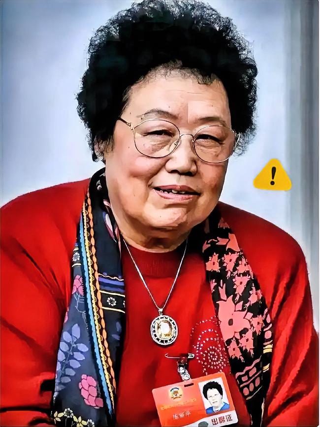 陈丽华离世、最揪心地人并非至亲，而是集团全体员工 。

这突如其来地消息，让无数