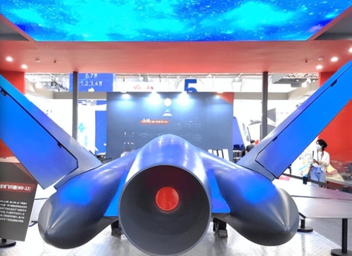 中国滑翔器被曝能带空空弹，空战的后方安全区还安全吗？

据彭博社8月24日援引知